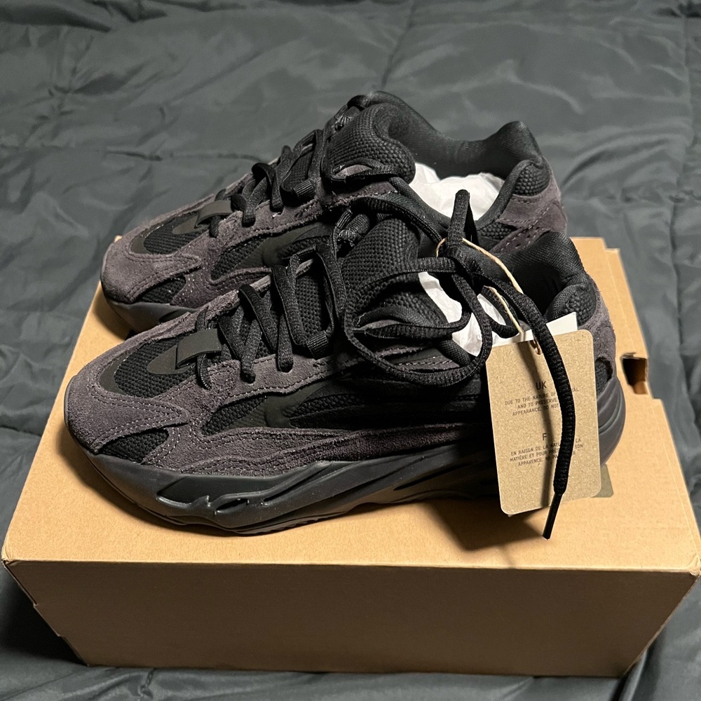 Yeezy Boost 700 v2